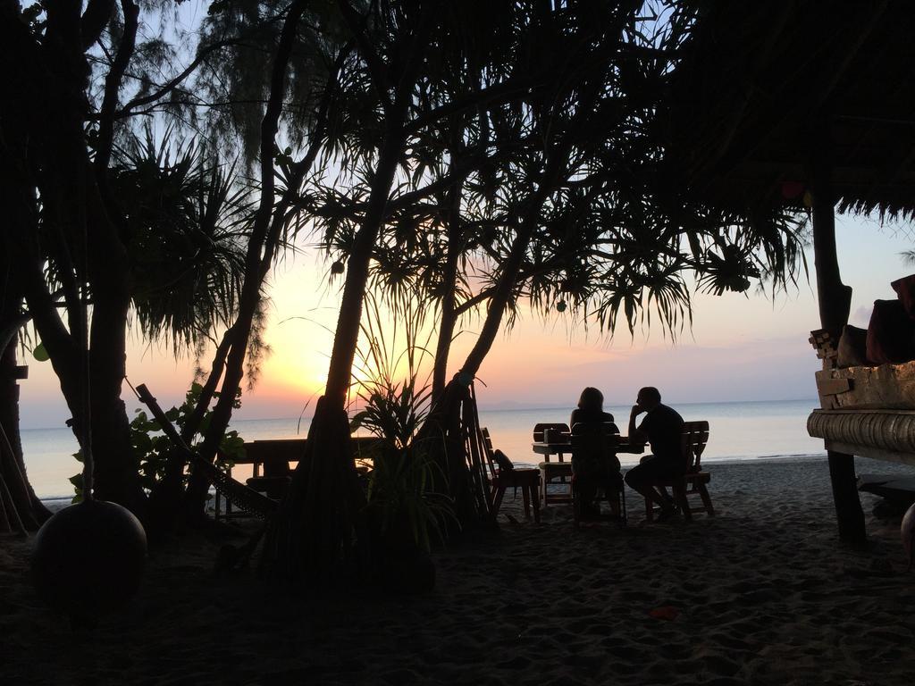 Hôtel Cocobar&Bungalow'Kohjum à Koh Jum Extérieur photo