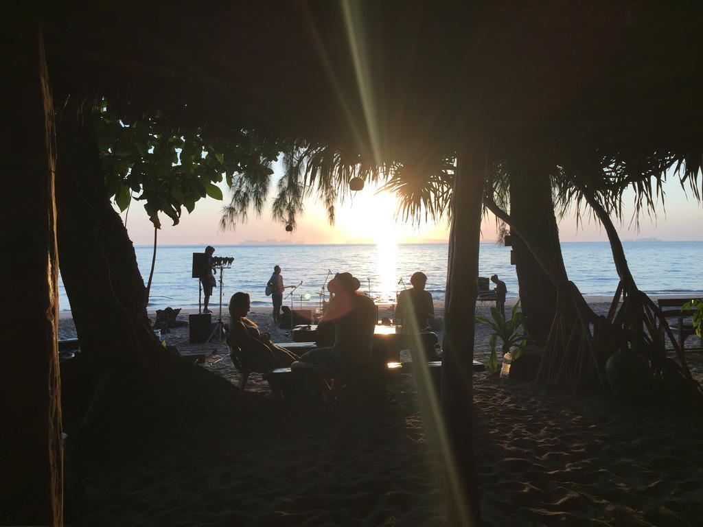 Hôtel Cocobar&Bungalow'Kohjum à Koh Jum Extérieur photo